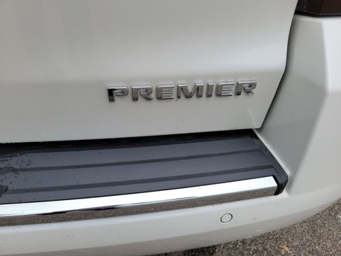 Used 2020 Chevrolet Suburban Premier image 33