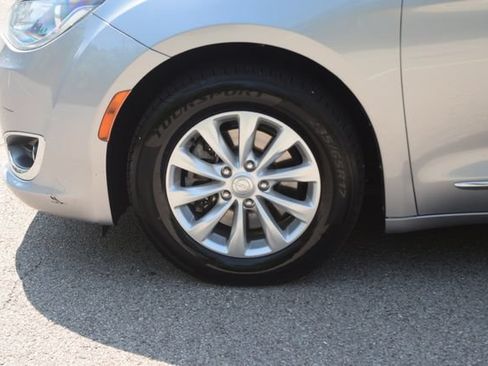 Used 2017 Chrysler Pacifica Touring-L FWD image 27