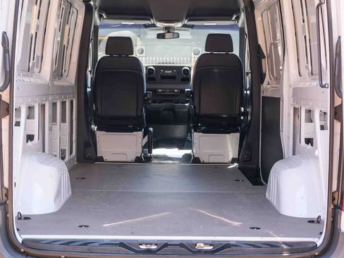 Used 2025 Mercedes-Benz Sprinter 2500 image 33