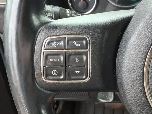 Used 2014 Jeep Wrangler Unlimited Sahara w/ Connectivity Group AWD/4WD image 11