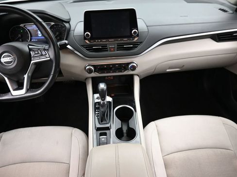 Used 2022 Nissan Altima 2.5 SV w/ SV Premium Package image 14