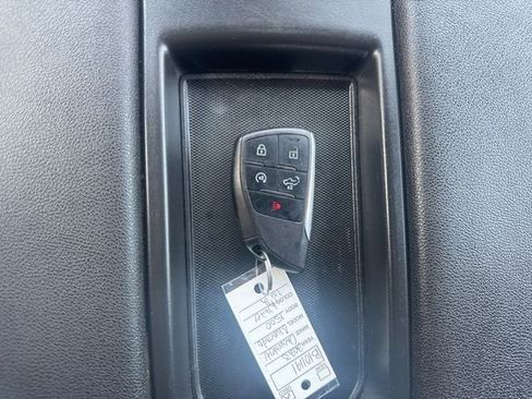 Used 2023 Chevrolet Silverado 1500 LT AWD/4WD image 30