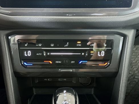 Used 2023 Volkswagen Tiguan SE FWD image 22