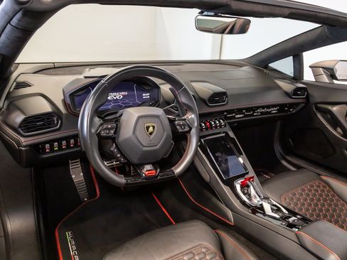 Used 2021 Lamborghini Huracan EVO RWD image 33