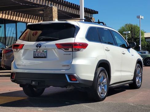 Certified 2019 Toyota Highlander Limited Platinum image 6