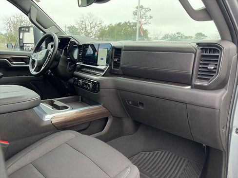 Used 2024 Chevrolet Silverado 3500 LT w/ Convenience Package image 14