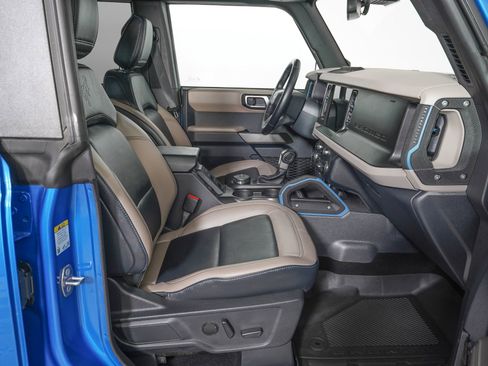 Used 2023 Ford Bronco Wildtrak image 9