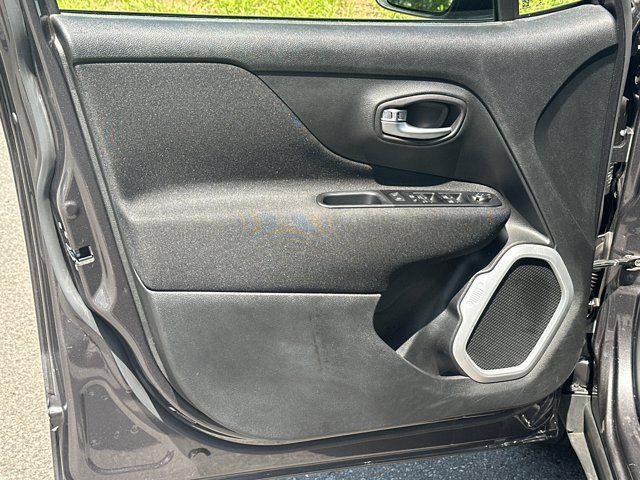 Used 2020 Jeep Renegade Latitude FWD image 13
