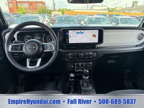 Used 2025 Jeep Wrangler Unlimited Sahara AWD/4WD image 14
