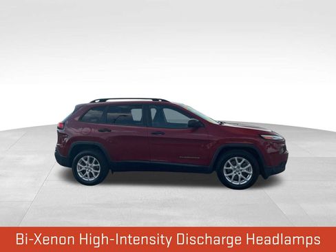 Used 2017 Jeep Cherokee Sport FWD image 4
