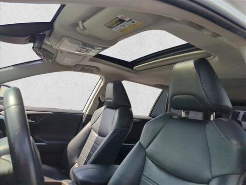 Used 2019 Toyota RAV4 Limited image 22