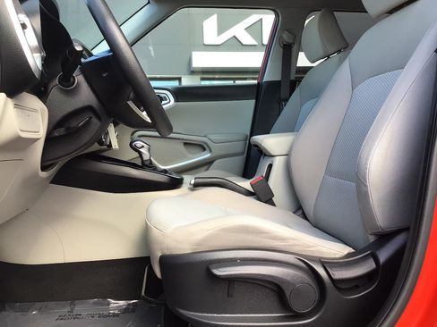 Used 2020 Kia Soul LX FWD image 7