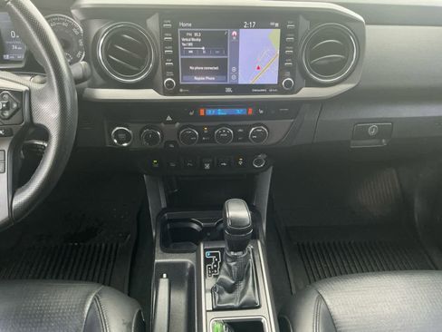 Used 2022 Toyota Tacoma TRD Off-Road image 10