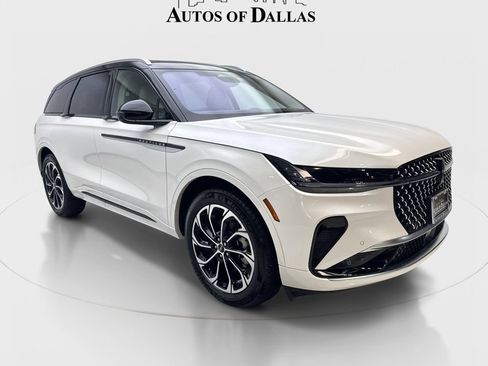 Used 2025 Lincoln Nautilus Reserve AWD/4WD image 4