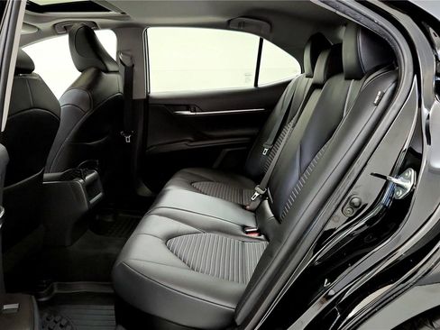 Used 2022 Toyota Camry SE image 19