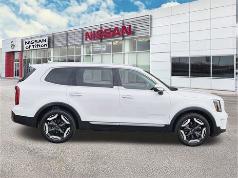 Used 2025 Kia Telluride S image 3