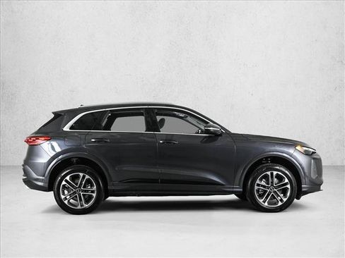 Certified 2025 Audi Q5 Premium w/ Convenience Package AWD/4WD image 4