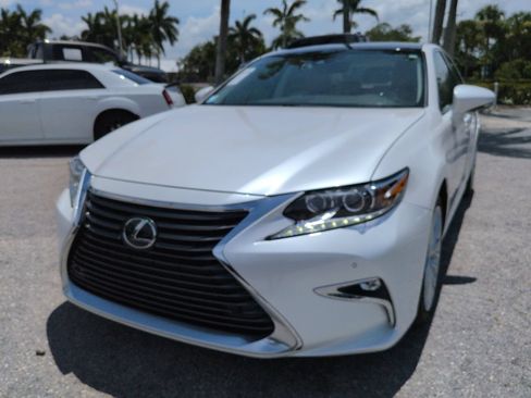 Used 2018 Lexus ES 350 w/ Luxury Package w/Wood Trim FWD image 9