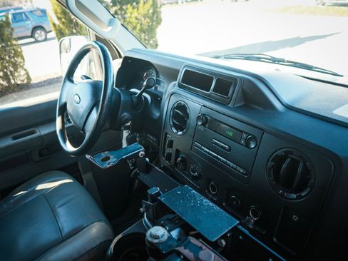 Used 2014 Ford E-250 and Econoline 250 Extended w/ Power Group image 27