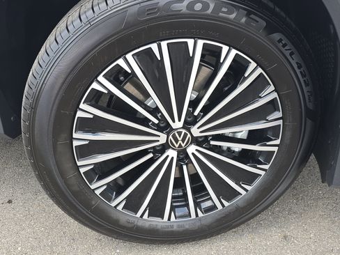 New 2025 Volkswagen Tiguan S image 10