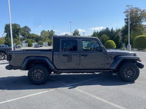 New 2025 Jeep Gladiator Sport image 9
