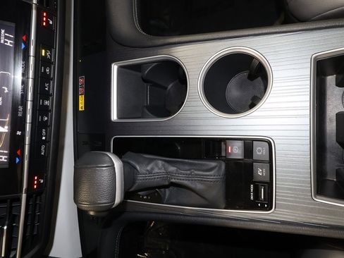 Used 2025 Toyota Sienna XLE image 14