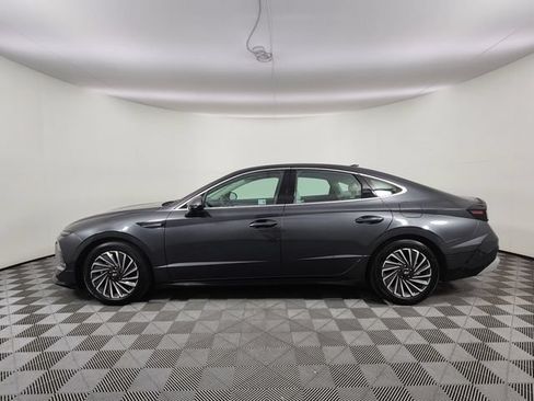 Certified 2025 Hyundai Sonata Limited FWD image 2