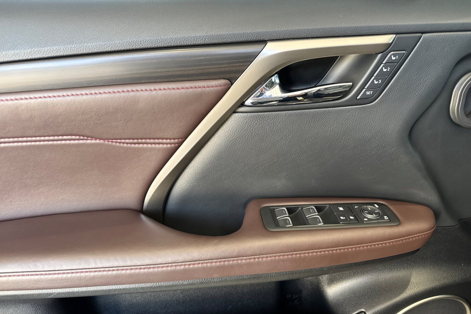 Used 2018 Lexus RX 450h AWD w/ Premium Package image 12
