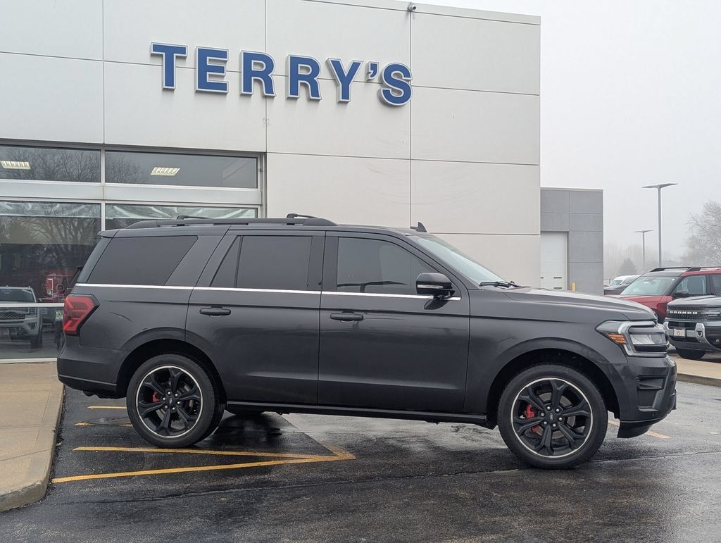 Used 2023 Ford Expedition Limited AWD/4WD image 2
