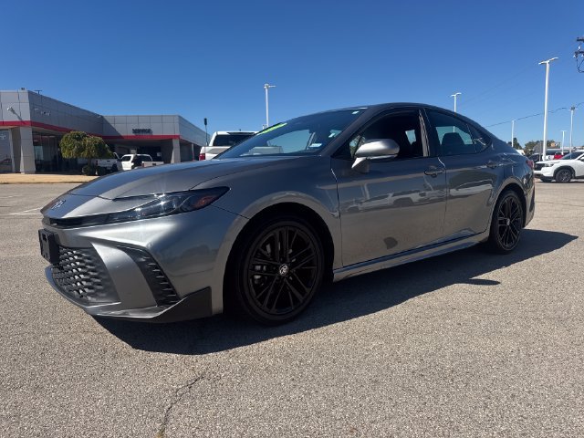 Used 2025 Toyota Camry SE FWD image 2