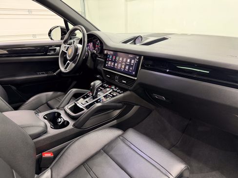Certified 2023 Porsche Cayenne AWD/4WD image 24
