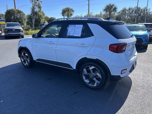 Used 2022 Hyundai Venue Limited image 4