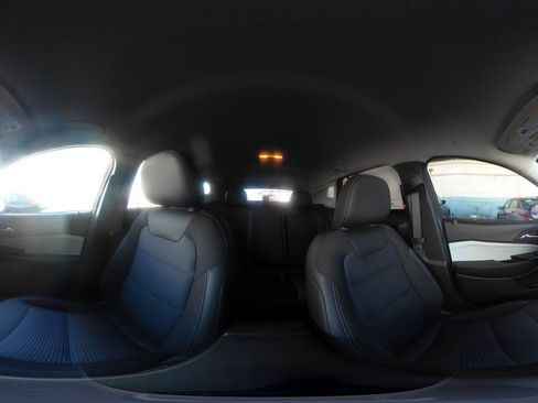 Used 2025 Chevrolet Trax LT image 40