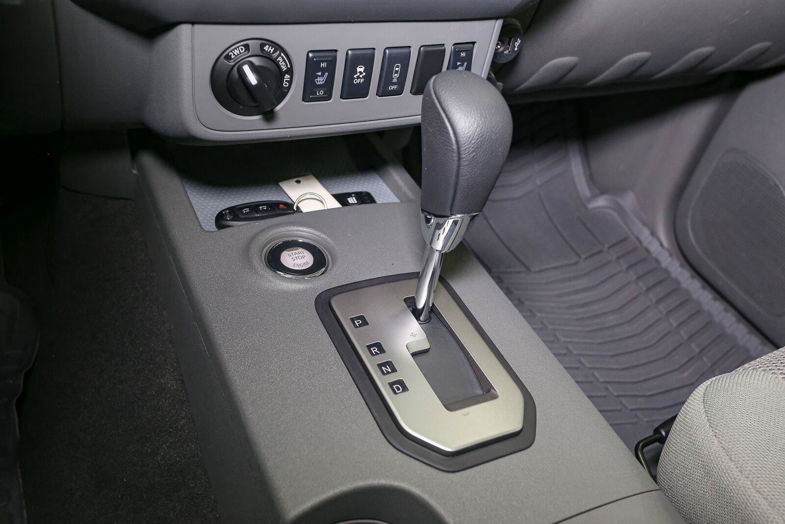Used 2021 Nissan Frontier SV w/ Midnight Edition Floor Mats AWD/4WD image 30