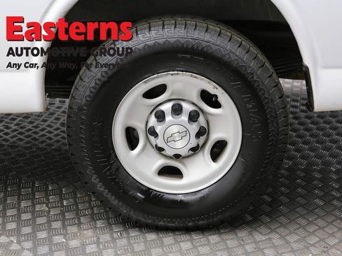 Used 2017 Chevrolet Express 2500 RWD image 8