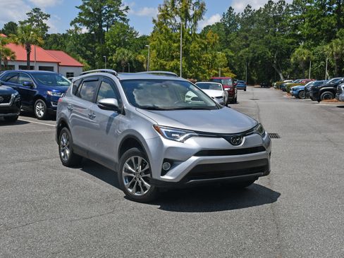 Used 2018 Toyota RAV4 Limited FWD image 6