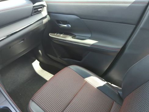 Used 2026 Nissan Kicks SR FWD image 27
