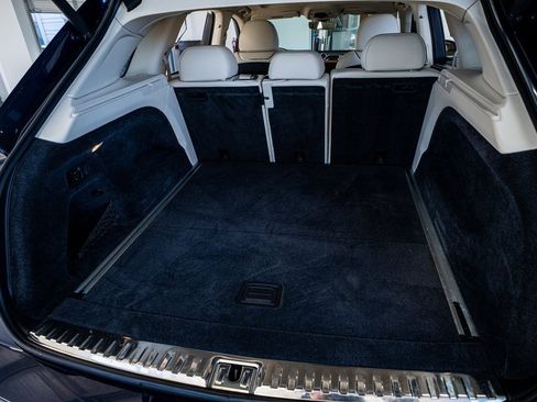 Used 2021 Bentley Bentayga image 64