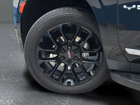 Used 2023 GMC Yukon XL SLT w/ SLT Premium Package image 39