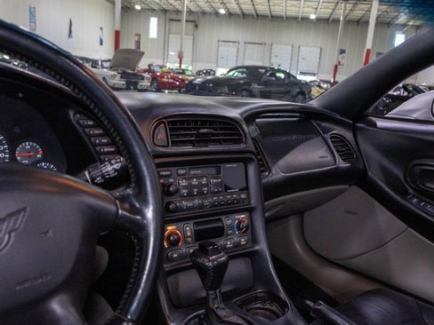 Used 1999 Chevrolet Corvette Convertible w/ Memory Pkg RWD image 12