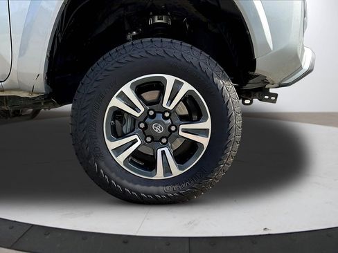 Used 2018 Toyota Tacoma SR5 AWD/4WD image 33