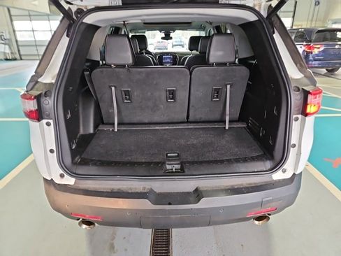 Used 2020 Chevrolet Traverse LT w/ LT Premium Package AWD/4WD image 3