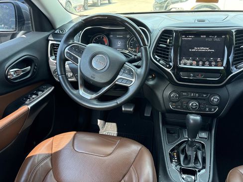 Used 2019 Jeep Cherokee Overland FWD image 30
