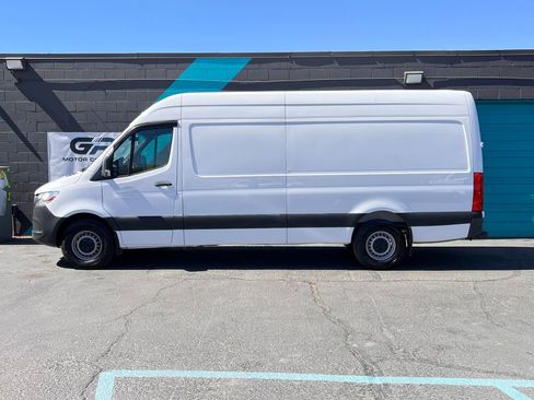 Used 2022 Mercedes-Benz Sprinter 2500 image 18