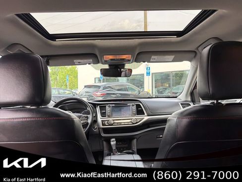 Used 2019 Toyota Highlander SE AWD/4WD image 22