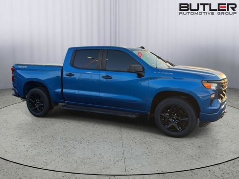 Used 2023 Chevrolet Silverado 1500 Custom AWD/4WD image 7