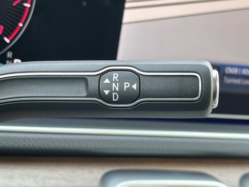 Certified 2025 Mercedes-Benz GLE 450 4MATIC image 38