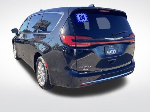 Used 2024 Chrysler Pacifica Touring-L FWD image 9