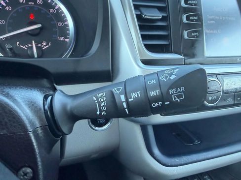 Used 2016 Toyota Highlander XLE image 24