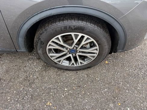 Certified 2022 Ford Escape SEL w/ Technology Package AWD/4WD image 19